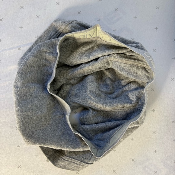 Calvin Klein - Picture 3 of 4